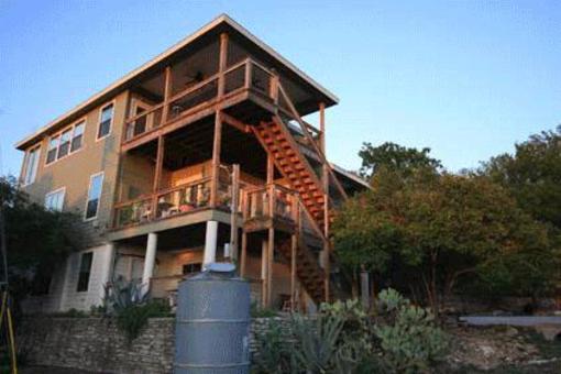 фото отеля Robin's Nest Bed and Breakfast Lakeway