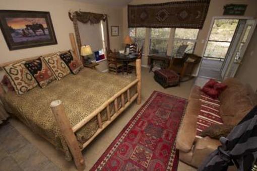 фото отеля Robin's Nest Bed and Breakfast Lakeway