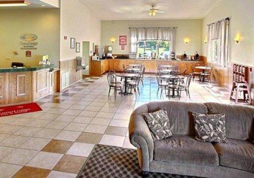 фото отеля Econo Lodge Inn & Suites Green Bay