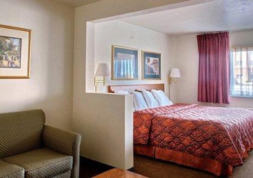 фото отеля Econo Lodge Inn & Suites Green Bay
