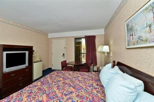 фото отеля Americas Best Value Inn Greensboro