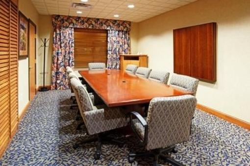фото отеля Holiday Inn Express Hotel & Suites Cheyenne