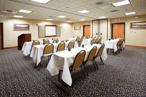 фото отеля Holiday Inn Express Hotel & Suites Cheyenne