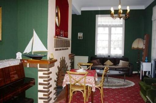 фото отеля Hostellerie De La Roseraie Cazaubon