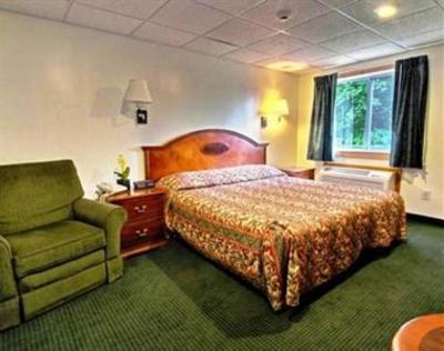 фото отеля SpringHills Rodeway Inn Lake George