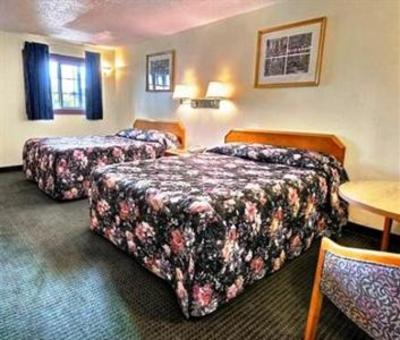 фото отеля SpringHills Rodeway Inn Lake George