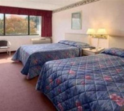 фото отеля SpringHills Rodeway Inn Lake George