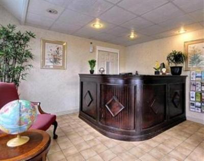 фото отеля SpringHills Rodeway Inn Lake George