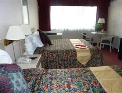фото отеля SpringHills Rodeway Inn Lake George
