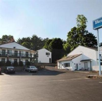 фото отеля SpringHills Rodeway Inn Lake George