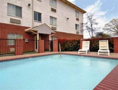 фото отеля Days Inn and Suites Dallas