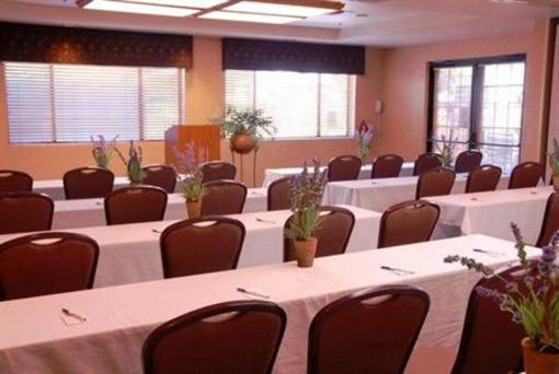 фото отеля Holiday Inn Express Phoenix -I-10 West Goodyear