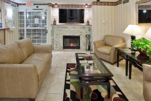 фото отеля Candlewood Suites Newport News