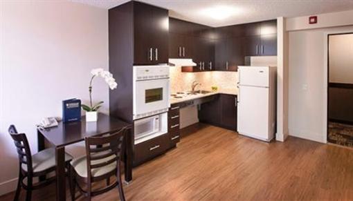 фото отеля West Coast Suites at UBC