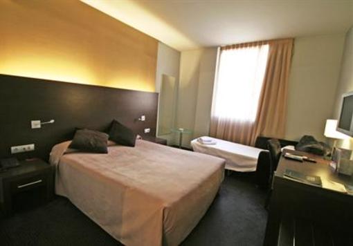 фото отеля Apartamentos Madanis L'Hospitalet de Llobregat
