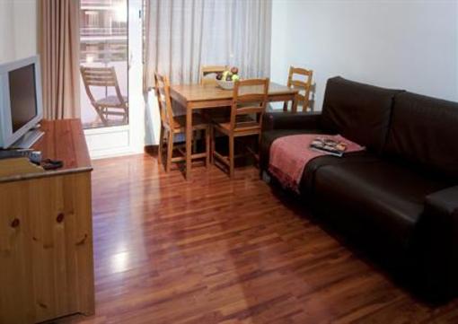 фото отеля Apartamentos Madanis L'Hospitalet de Llobregat