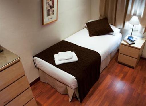 фото отеля Apartamentos Madanis L'Hospitalet de Llobregat
