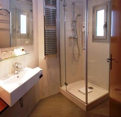фото отеля Apartamentos Madanis L'Hospitalet de Llobregat