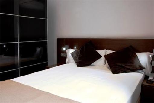 фото отеля Apartamentos Madanis L'Hospitalet de Llobregat