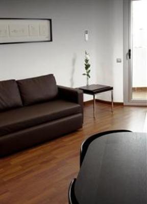 фото отеля Apartamentos Madanis L'Hospitalet de Llobregat