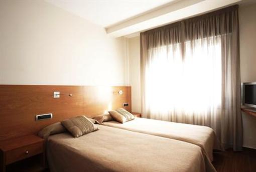фото отеля Apartamentos Madanis L'Hospitalet de Llobregat