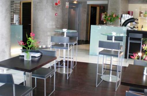 фото отеля Apartamentos Madanis L'Hospitalet de Llobregat