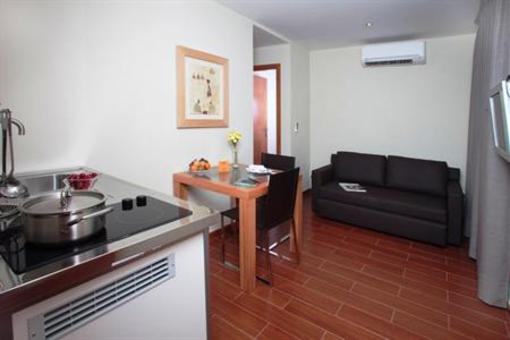 фото отеля Apartamentos Madanis L'Hospitalet de Llobregat