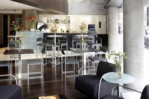 фото отеля Apartamentos Madanis L'Hospitalet de Llobregat