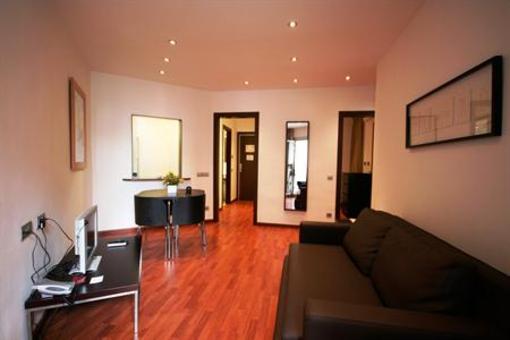 фото отеля Apartamentos Madanis L'Hospitalet de Llobregat