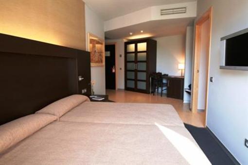 фото отеля Apartamentos Madanis L'Hospitalet de Llobregat
