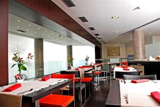 фото отеля Apartamentos Madanis L'Hospitalet de Llobregat