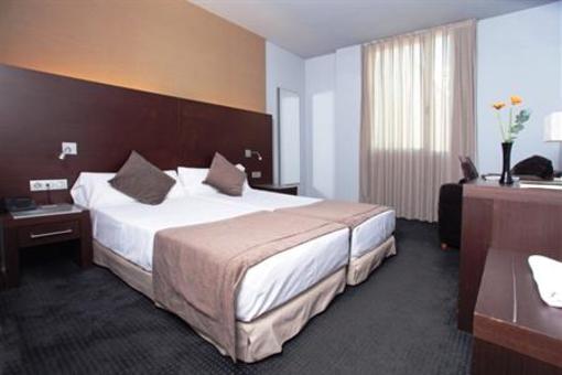 фото отеля Apartamentos Madanis L'Hospitalet de Llobregat