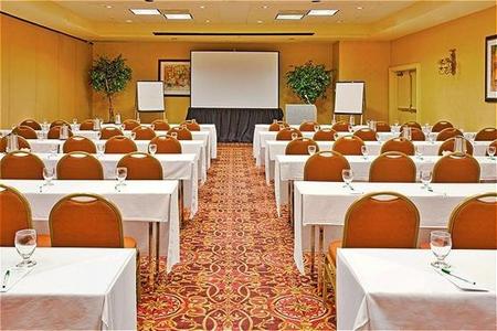 фото отеля Holiday Inn Lethbridge