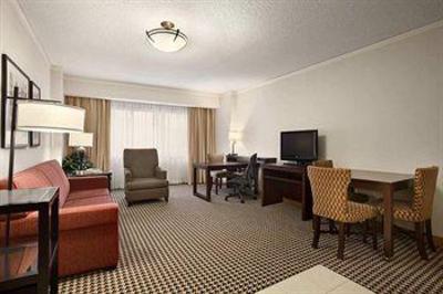 фото отеля Embassy Suites Atlanta - Perimeter Center