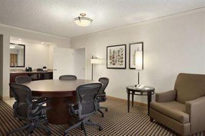 фото отеля Embassy Suites Atlanta - Perimeter Center