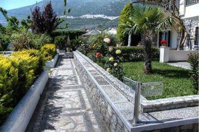 фото отеля Sunny Garden Apartments