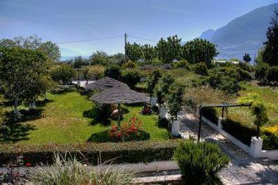 фото отеля Sunny Garden Apartments