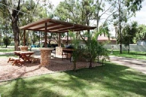 фото отеля Heavitree Gap Outback Resort