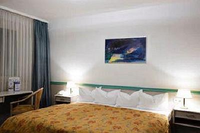 фото отеля Elbotel Hotel-Restaurant Rostock