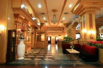 фото отеля 13 Coins Airport Hotel Ngam Wong Wan Nonthaburi