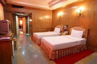 фото отеля 13 Coins Airport Hotel Ngam Wong Wan Nonthaburi