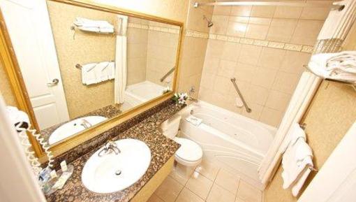 фото отеля Quality Inn Downtown Victoria