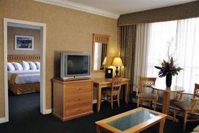 фото отеля Quality Inn Downtown Victoria