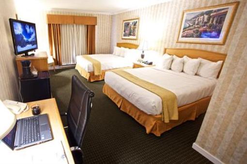 фото отеля Quality Inn Downtown Victoria