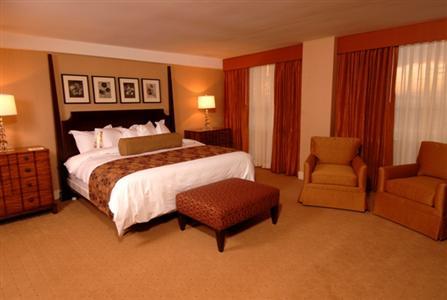 фото отеля Tremont Plaza Hotel