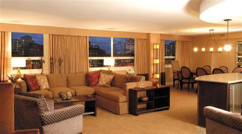 фото отеля Tremont Plaza Hotel
