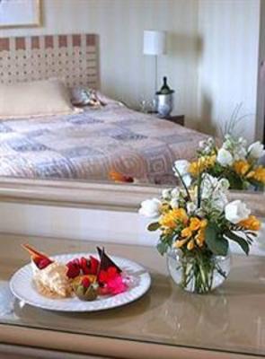 фото отеля DoubleTree Suites by Hilton Santa Monica