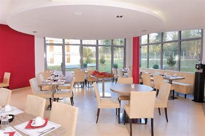 фото отеля Residhome Appart Hotel Paris Guyancourt