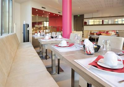 фото отеля Residhome Appart Hotel Paris Guyancourt