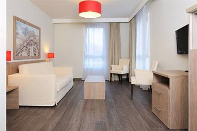 фото отеля Residhome Appart Hotel Paris Guyancourt